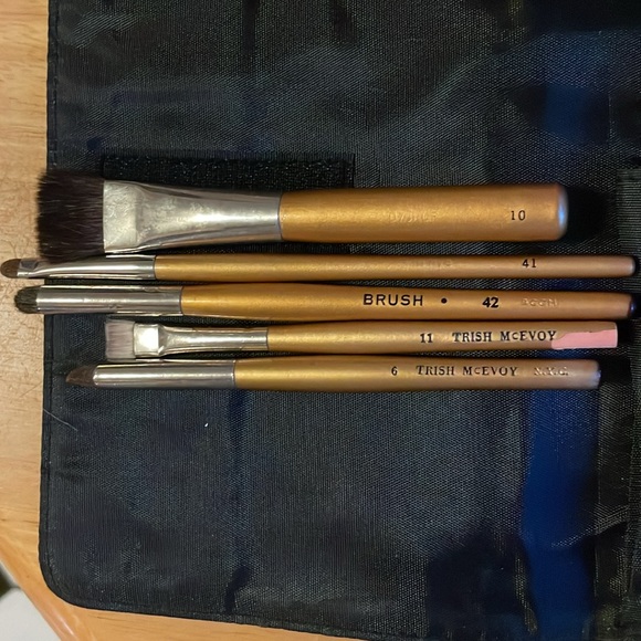 Trish McEvoy 20 Gold Brushes and Case bundle - Picture 5 of 8
